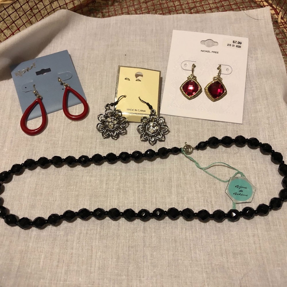 JEWELRY BUNDLE 3 pairs of earrings & 1 Necklace
